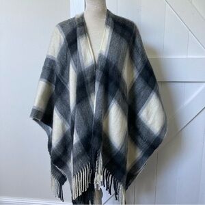 Marine Layer Georgia Poncho soft blanket shawl plaid One Size Fits All